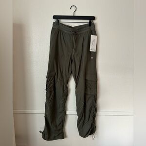 NWT LULULEMON DANCE STUDIO RELAXED FIT CARGOS